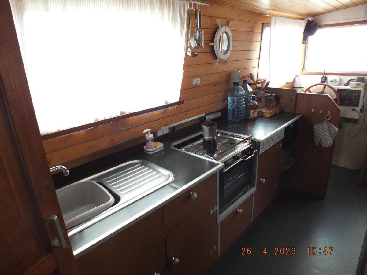 Zouw Hausboat Zakotven -Pouze Ubytovani Роуднице-над-Лабем Экстерьер фото